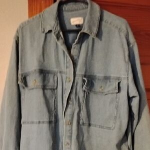Universal Thread Light Wash Denim Shirt Jacket